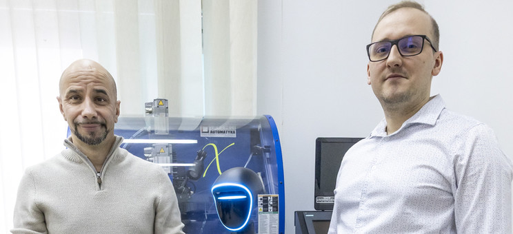 Od lewej: dr inż. T. Żabiński, mgr inż. M. Goral,