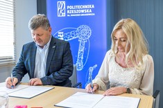 Od lewej: rektor prof. P. Koszelnik, dr inż. B. Szafrańska, 