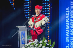 Prof. L. Gniewek, prorektor ds. nauki,